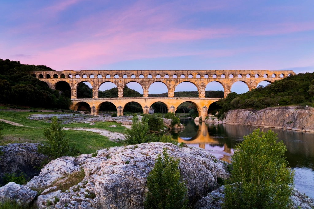 NIMES ET LE PONT DU GARD, SUR LES TRACES DES ROMAINS