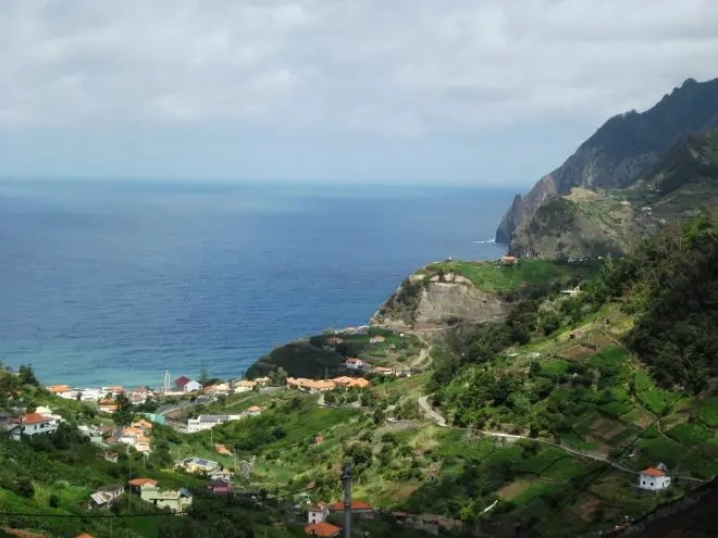 MADÈRE VÉRITABLE JARDIN FLOTTANT SUR L’OCÉAN ATLANTIQUE