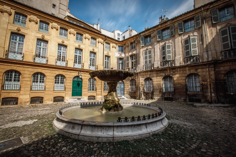 AIX-EN-PROVENCE ET LA BARBEN