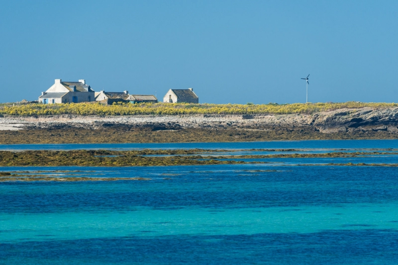 LE FINISTERE ENTRE CAP ET FALAISES